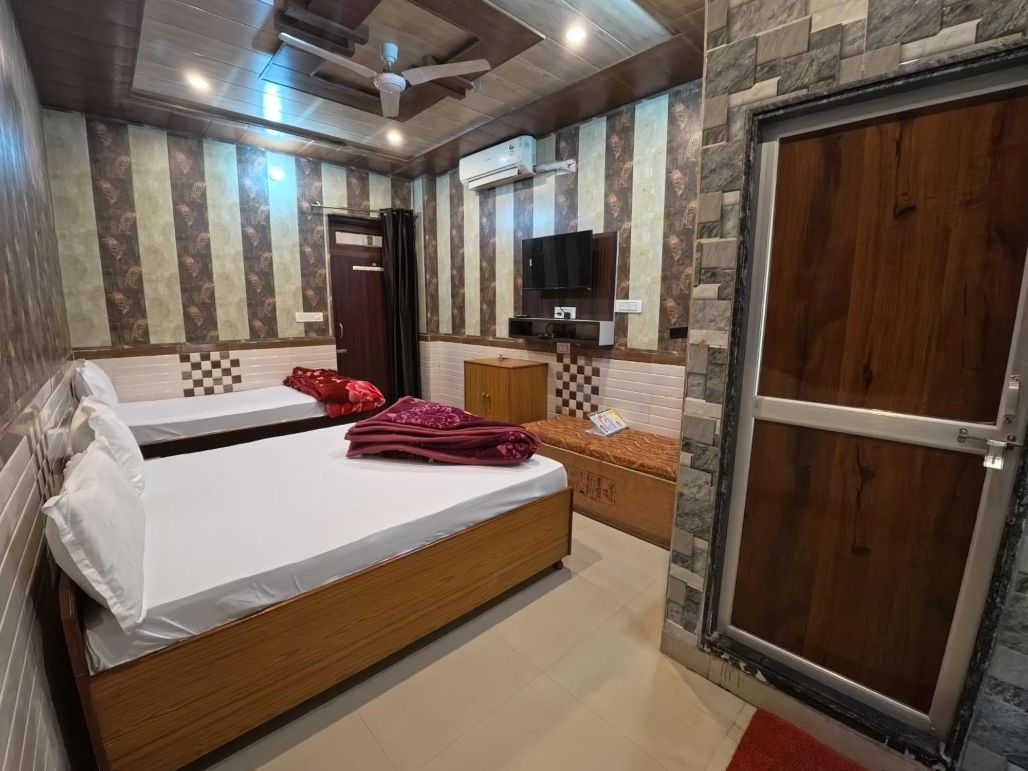 Hotel Aapno Shyam And Restaurant Khātu Exterior photo